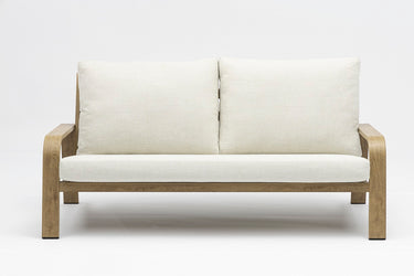 Outdoor sofa set with weather-resistant cushions | 户外沙发套装，配有耐候座垫 | 户外梳化套裝，配有耐候座墊