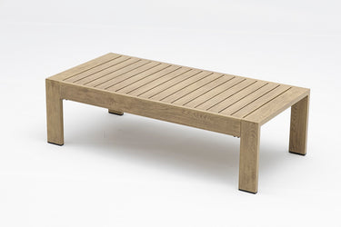 Outdoor sofa set with weather-resistant cushions | 户外沙发套装，配有耐候座垫 | 户外梳化套裝，配有耐候座墊