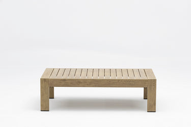 Outdoor sofa set with weather-resistant cushions | 户外沙发套装，配有耐候座垫 | 户外梳化套裝，配有耐候座墊