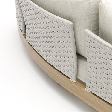 Outdoor sofa set with weather-resistant cushions | 户外沙发套装，配有耐候座垫 | 户外梳化套裝，配有耐候座墊