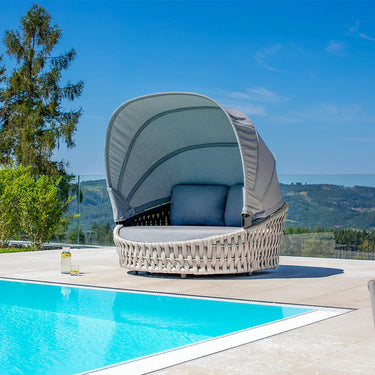 Couture Jardin | Hug | Outdoor Daybed with Canopy
- Greige Color