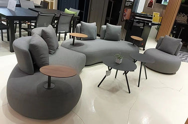 Outdoor sofa set with weather-resistant cushions | 户外沙发套装,配有耐候座垫 | 户外梳化套裝,配有耐候座墊
