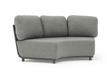 Outdoor sofa set with weather-resistant cushions | 户外沙发套装，配有耐候座垫 | 户外梳化套裝，配有耐候座墊